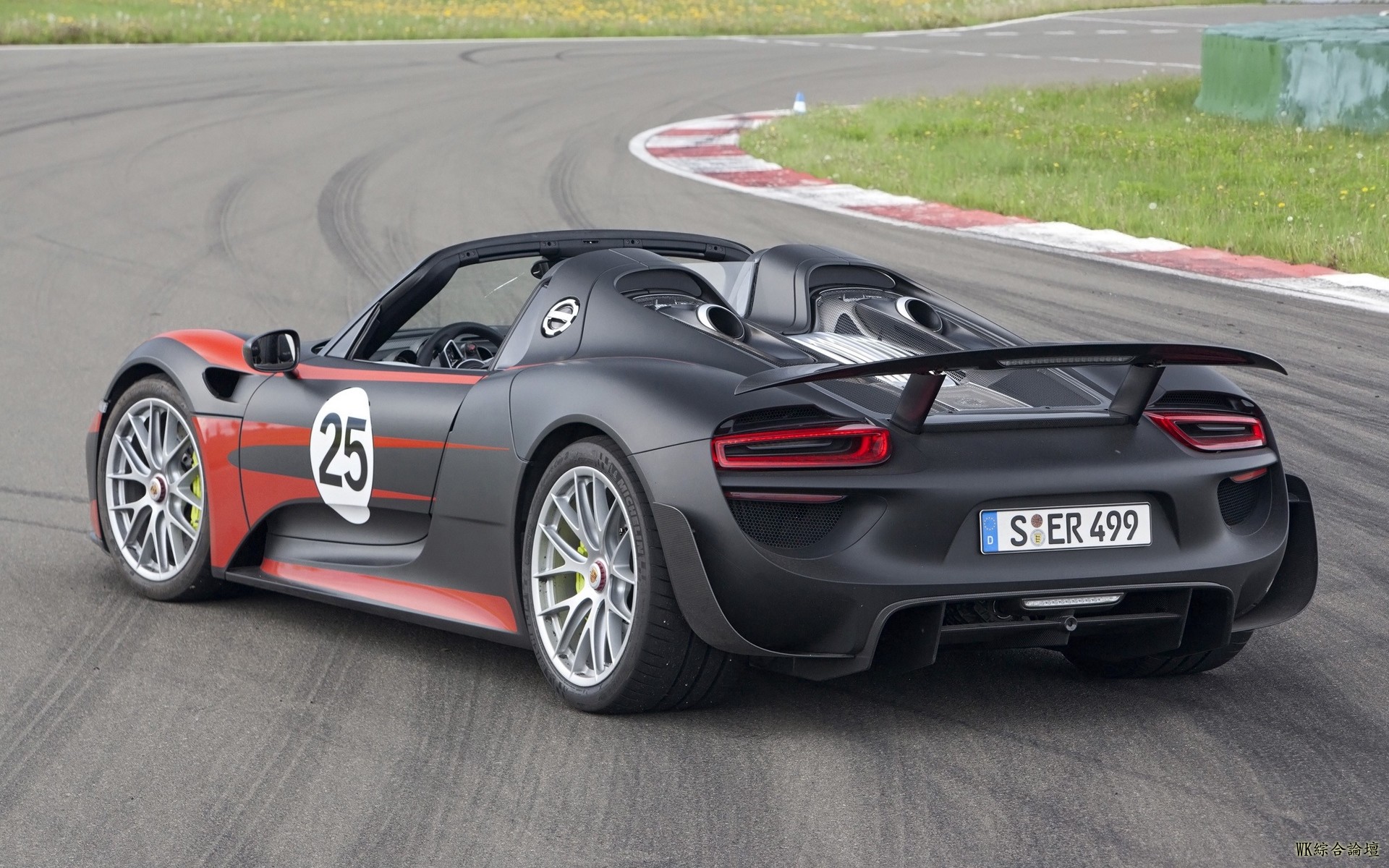 porsche_918_black_car_traffic_87161_1920x1200.jpg